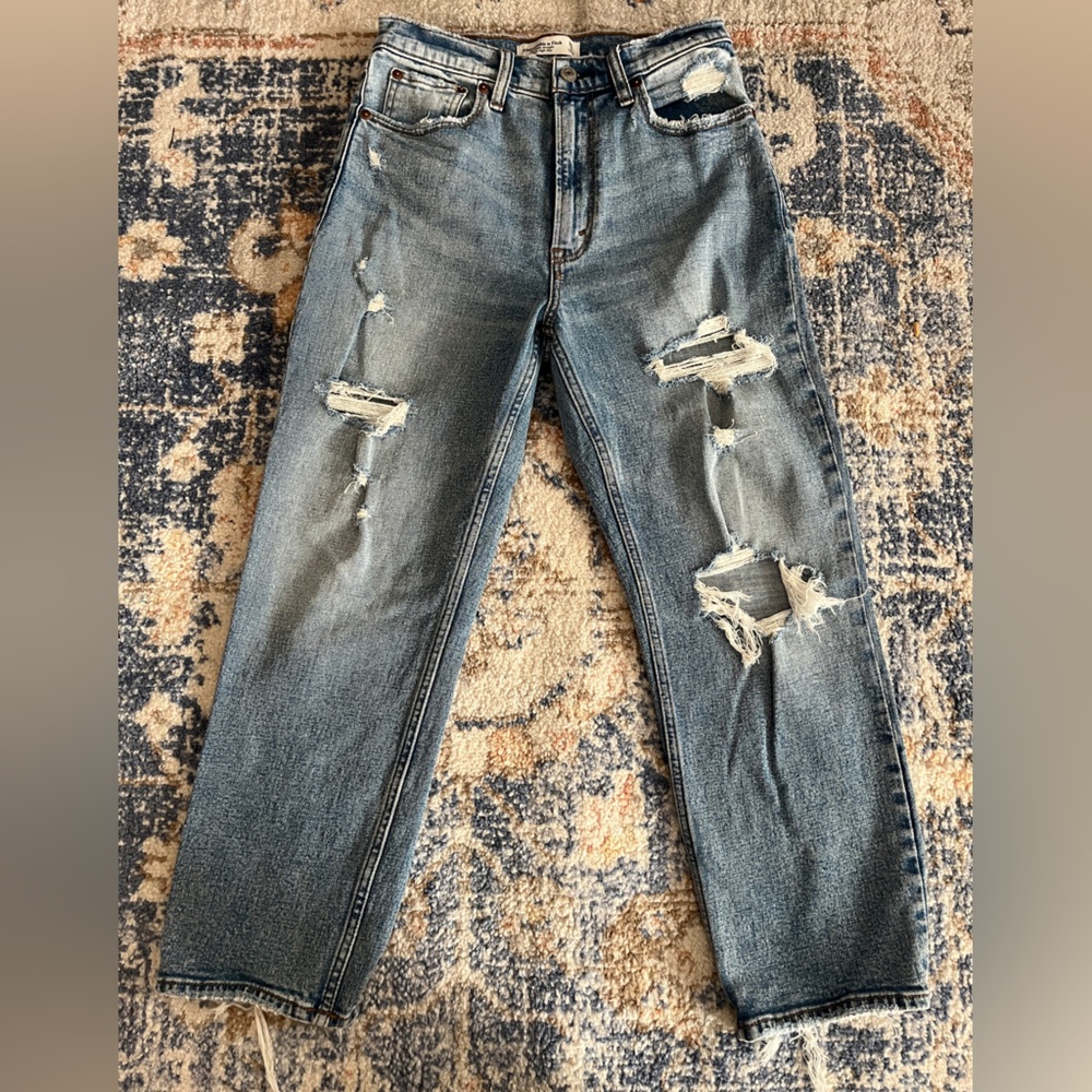 Abercrombie & Fitch Jeans 
The Ankle Straight 
Ultra High Rise 
Curve Love
28